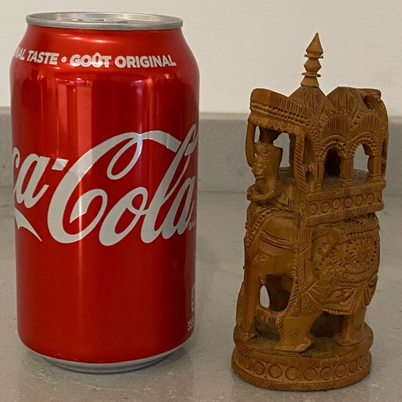 Handmade wood carved elephant - Picture 4 of 4